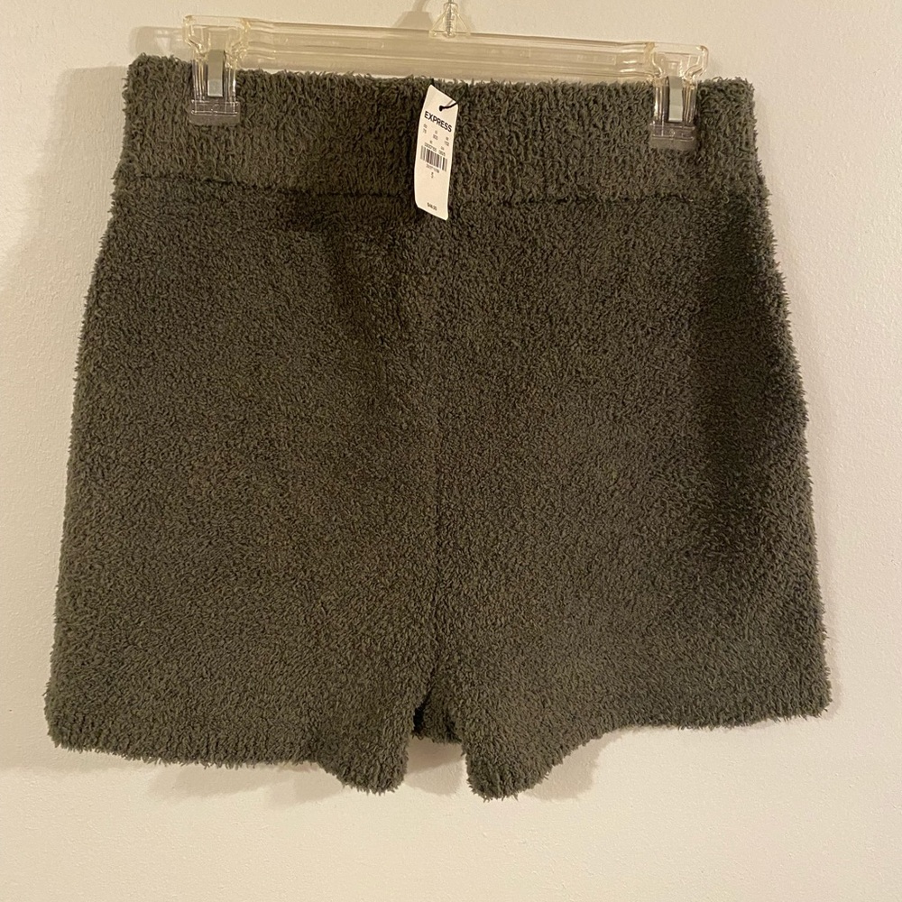 Express green Sherpa shorts - Picture 3 of 4